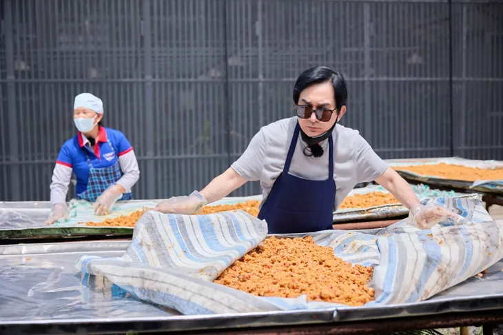 Đệ nhất mưu sinh: Kim Tử Long ăn xong bỏ chạy, Quỳnh Lý hết hồn vì không có tiền trả - Ảnh 7. Đệ nhất mưu sinh: Kim Tử Long ăn xong bỏ chạy, Quỳnh Lý hết hồn vì không có tiền trả - Ảnh 7.