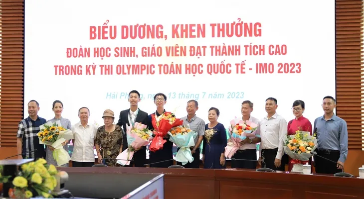 Anh em ruột cùng giành HCV Olympic Toán quốc tế - Ảnh 2. Anh em ruột cùng giành HCV Olympic Toán quốc tế - Ảnh 2.