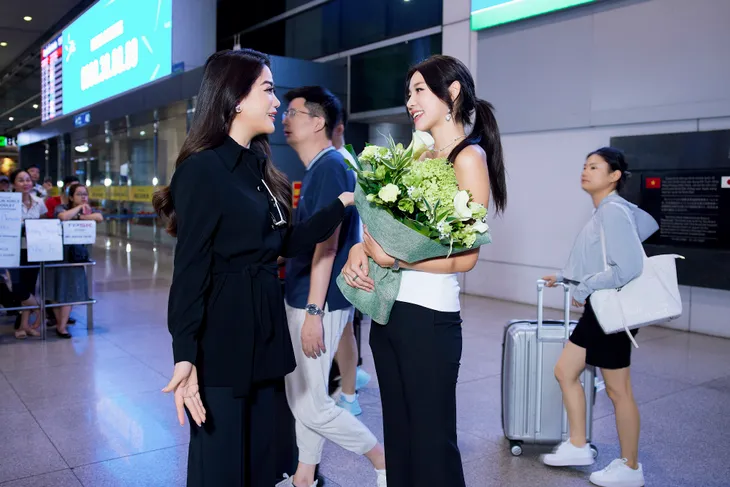 Đương kim Hoa hậu Trái đất 2022 đến Việt Nam - Ảnh 2. Đương kim Hoa hậu Trái đất 2022 đến Việt Nam - Ảnh 2.
