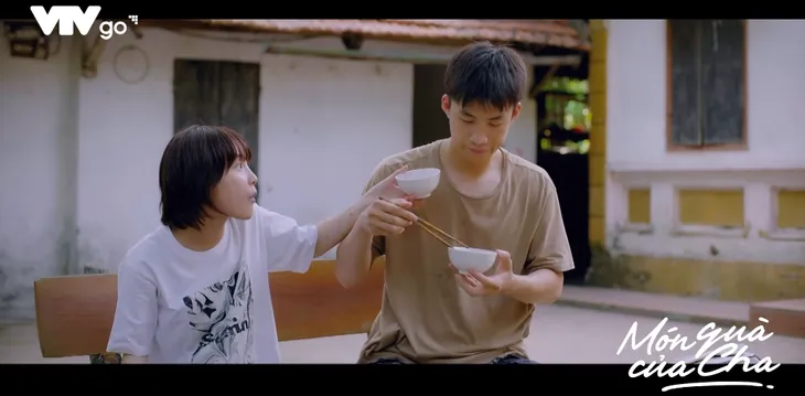 Món quà của cha - Tập 1: Ông Nhân (NSƯT Võ Hoài Nam) được bà hàng xóm để ý - Ảnh 1. Món quà của cha - Tập 1: Ông Nhân (NSƯT Võ Hoài Nam) được bà hàng xóm để ý - Ảnh 1.