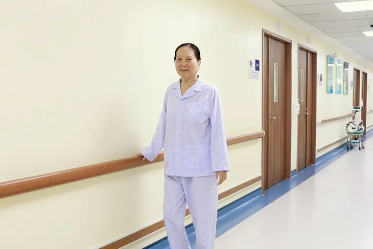 Thay khớp háng, khôi phục vận động cho người bệnh ngồi xe lăn - Ảnh 1. Thay khớp háng, khôi phục vận động cho người bệnh ngồi xe lăn - Ảnh 1.