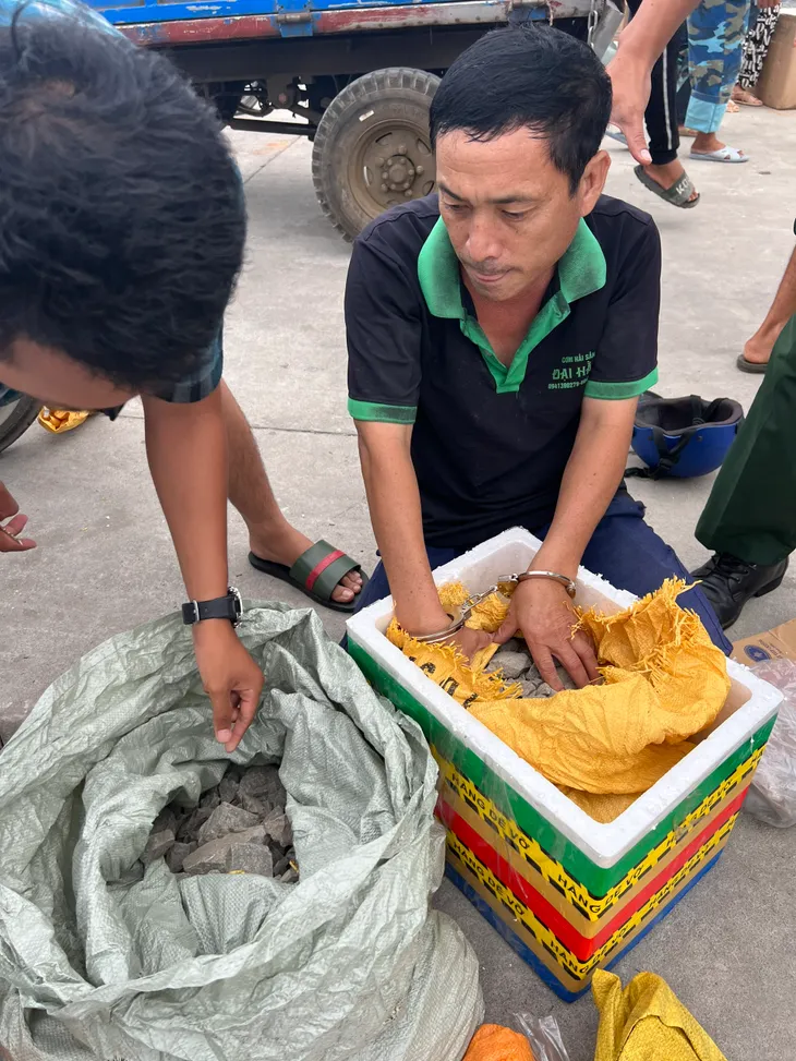 Quảng Ngãi: Bắt đối tượng vận chuyển trái phép vật liệu nổ - Ảnh 1. Quảng Ngãi: Bắt đối tượng vận chuyển trái phép vật liệu nổ - Ảnh 1.