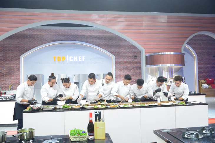 Top Chef - Tập 6: Kỷ lục món cuốn dài 3,3m với 10 hương vị khác biệt - Ảnh 5. Top Chef - Tập 6: Kỷ lục món cuốn dài 3,3m với 10 hương vị khác biệt - Ảnh 5.