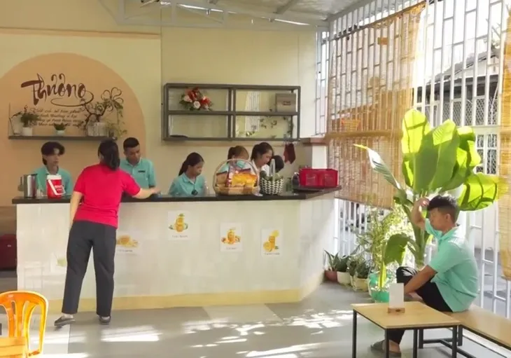 Tình người ở quán Cà phê Thương nơi phố biển Nha Trang - Ảnh 1. Tình người ở quán Cà phê Thương nơi phố biển Nha Trang - Ảnh 1.