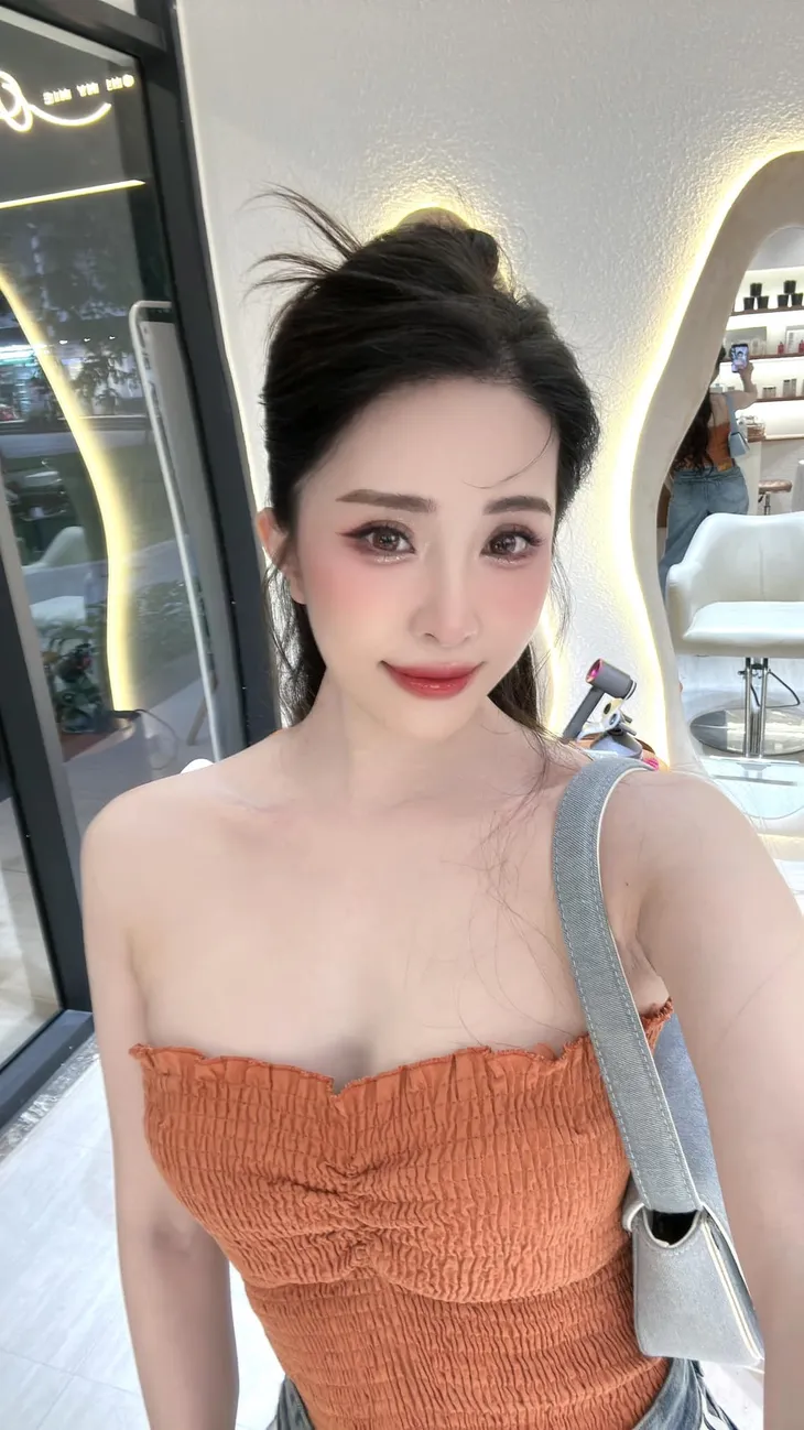Diễn viên Việt tuần qua: Lã Thanh Huyền khoe sugar daddy, Quốc Trường đăng ảnh về già - Ảnh 14. Diễn viên Việt tuần qua: Lã Thanh Huyền khoe sugar daddy, Quốc Trường đăng ảnh về già - Ảnh 14.
