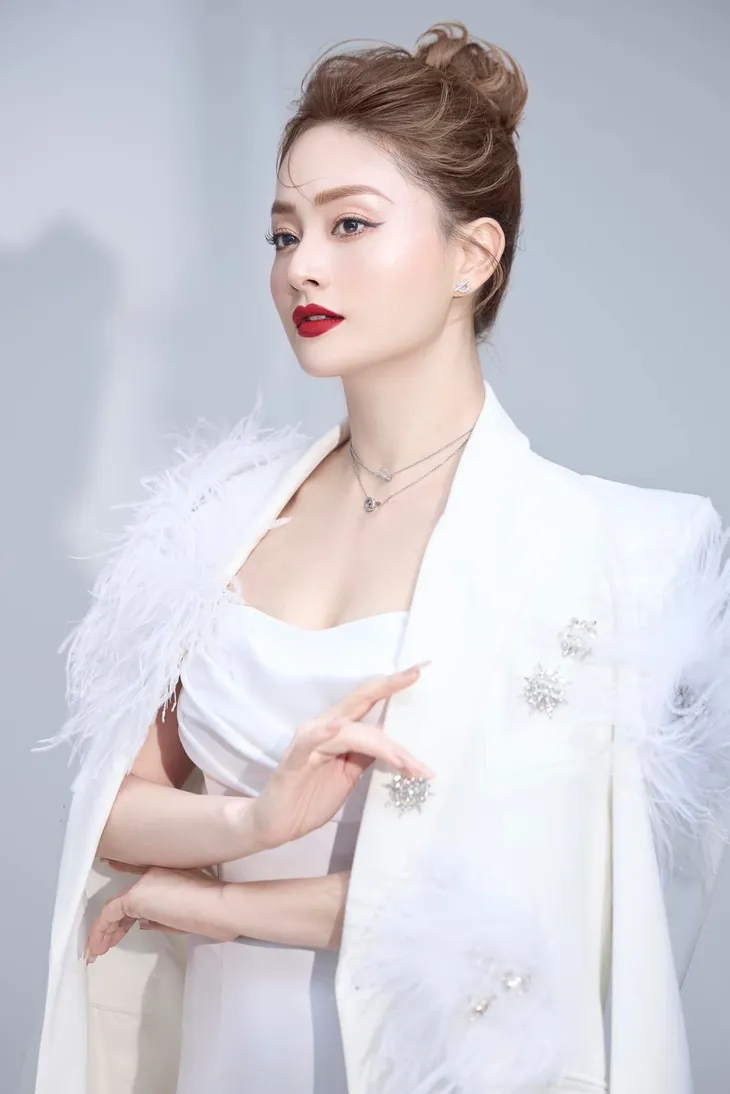 Diễn viên Việt tuần qua: Lã Thanh Huyền khoe sugar daddy, Quốc Trường đăng ảnh về già - Ảnh 17. Diễn viên Việt tuần qua: Lã Thanh Huyền khoe sugar daddy, Quốc Trường đăng ảnh về già - Ảnh 17.