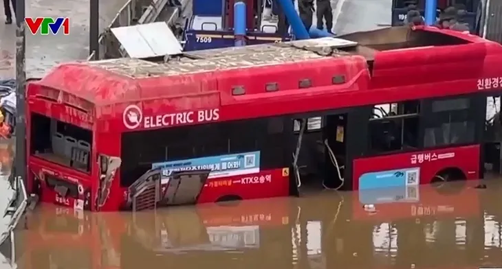 Vụ ngập đường hầm Hàn Quốc: 13 người thiệt mạng chưa phải con số cuối cùng - Ảnh 1. Vụ ngập đường hầm Hàn Quốc: 13 người thiệt mạng chưa phải con số cuối cùng - Ảnh 1.