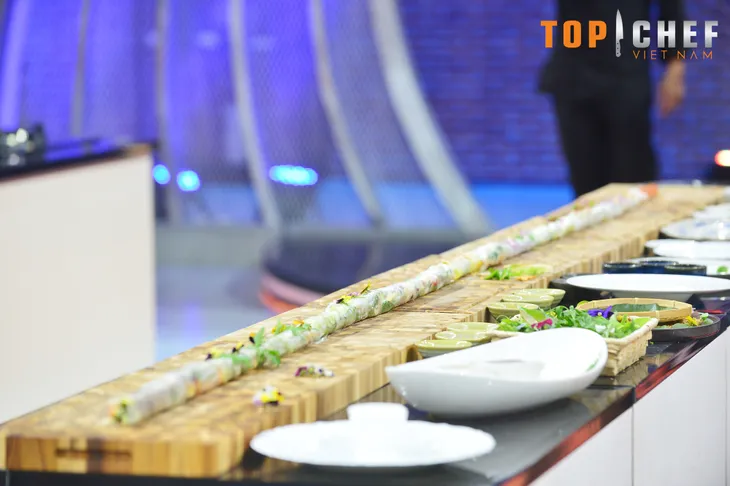 Top Chef - Tập 6: Kỷ lục món cuốn dài 3,3m với 10 hương vị khác biệt - Ảnh 6. Top Chef - Tập 6: Kỷ lục món cuốn dài 3,3m với 10 hương vị khác biệt - Ảnh 6.
