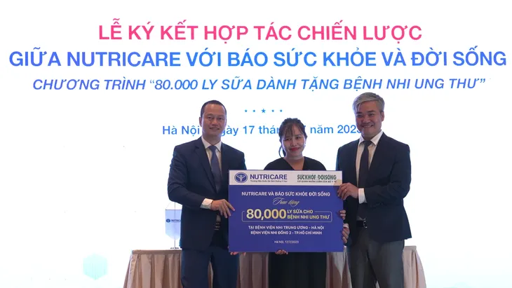 Trao tặng 80.000 ly sữa dinh dưỡng trao tặng bệnh nhi ung thư - Ảnh 1. Trao tặng 80.000 ly sữa dinh dưỡng trao tặng bệnh nhi ung thư - Ảnh 1.