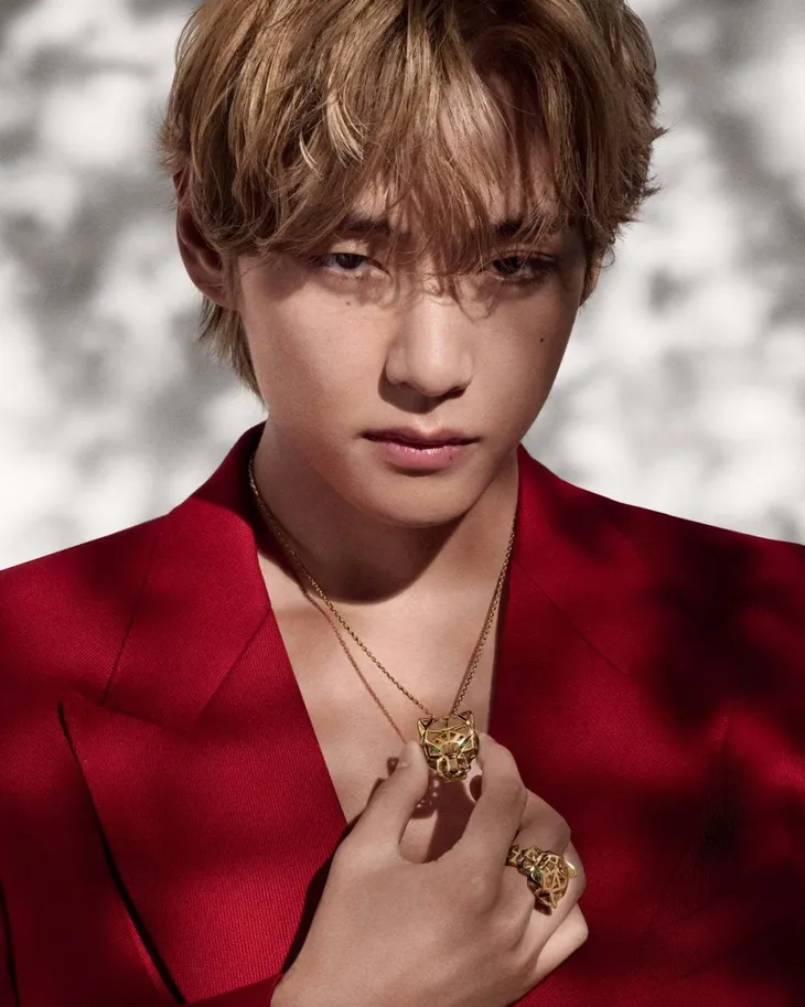 V (BTS) trở thành đại sứ thương hiệu trang sức Cartier - Ảnh 1. V (BTS) trở thành đại sứ thương hiệu trang sức Cartier - Ảnh 1.
