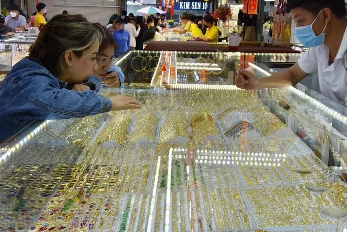 Giá vàng cao nhất 7 tuần - Ảnh 1. Giá vàng cao nhất 7 tuần - Ảnh 1.