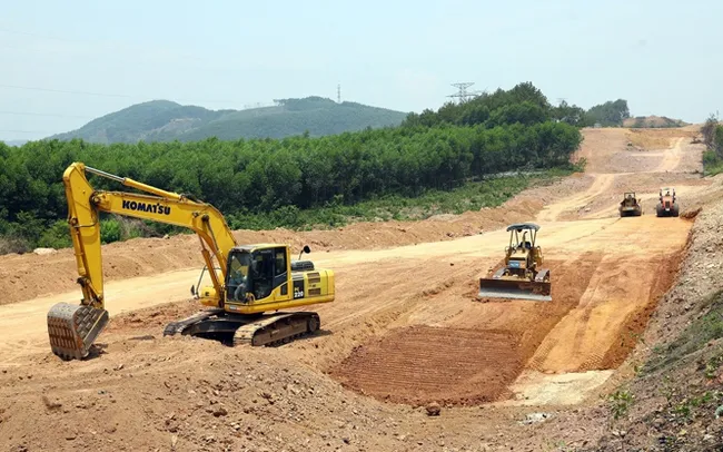 Thủ tướng chỉ đạo tháo gỡ khó khăn tại các dự án đường bộ cao tốc - Ảnh 1. Thủ tướng chỉ đạo tháo gỡ khó khăn tại các dự án đường bộ cao tốc - Ảnh 1.