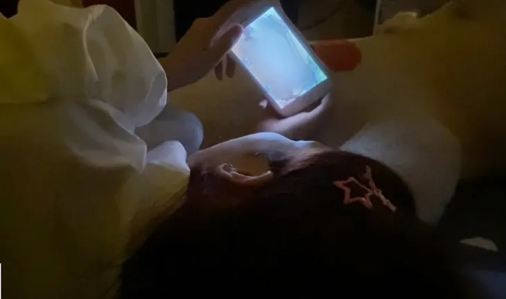 Cày phim thâu đêm suốt sáng - Thói quen xấu của giới trẻ - Ảnh 1. Cày phim thâu đêm suốt sáng - Thói quen xấu của giới trẻ - Ảnh 1.