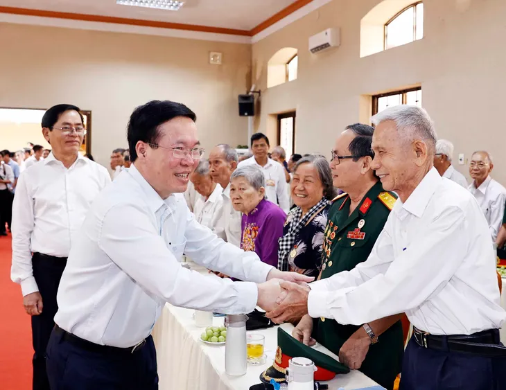 Chủ tịch nước Võ Văn Thưởng gặp mặt cựu tù chính trị Côn Đảo - Ảnh 1. Chủ tịch nước Võ Văn Thưởng gặp mặt cựu tù chính trị Côn Đảo - Ảnh 1.