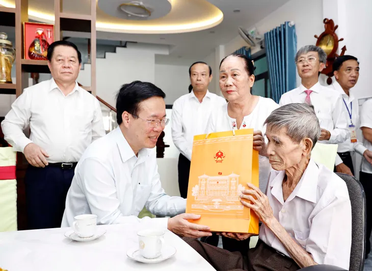 Chủ tịch nước Võ Văn Thưởng gặp mặt cựu tù chính trị Côn Đảo - Ảnh 7. Chủ tịch nước Võ Văn Thưởng gặp mặt cựu tù chính trị Côn Đảo - Ảnh 7.