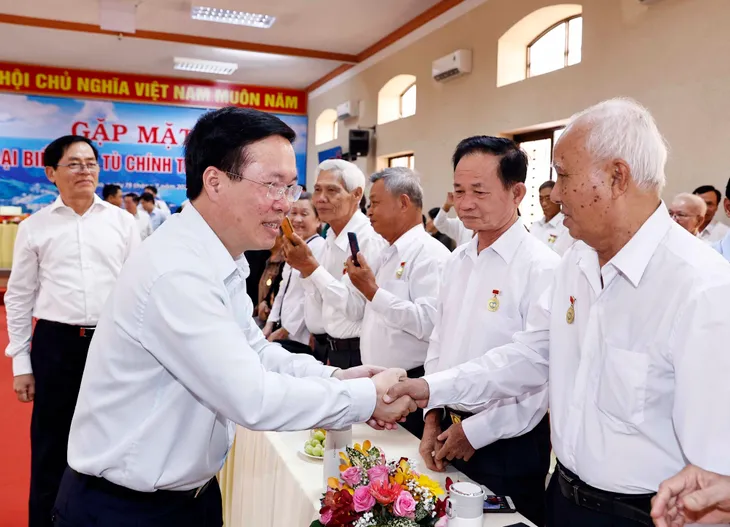 Chủ tịch nước Võ Văn Thưởng gặp mặt cựu tù chính trị Côn Đảo - Ảnh 2. Chủ tịch nước Võ Văn Thưởng gặp mặt cựu tù chính trị Côn Đảo - Ảnh 2.