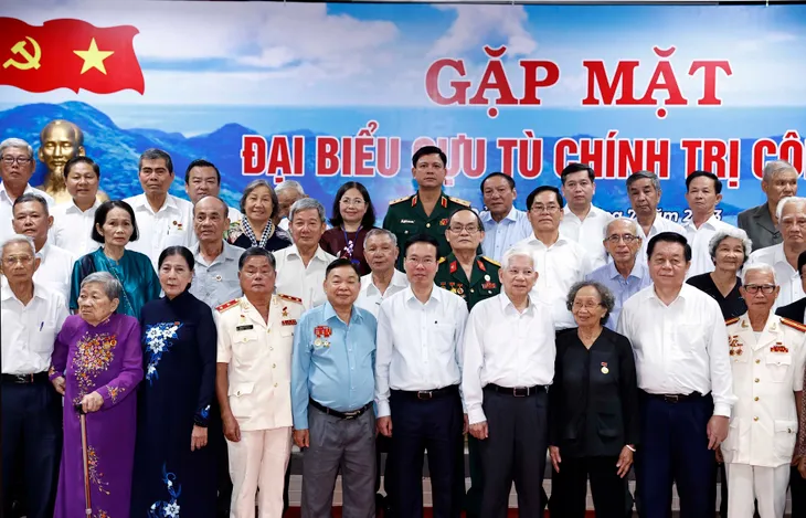 Chủ tịch nước Võ Văn Thưởng gặp mặt cựu tù chính trị Côn Đảo - Ảnh 3. Chủ tịch nước Võ Văn Thưởng gặp mặt cựu tù chính trị Côn Đảo - Ảnh 3.