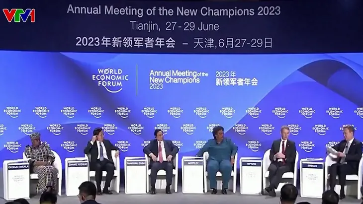 Năm 2023 vẫn còn không ít cơn gió ngược tác động tới nền kinh tế thế giới - Ảnh 1. Năm 2023 vẫn còn không ít cơn gió ngược tác động tới nền kinh tế thế giới - Ảnh 1.