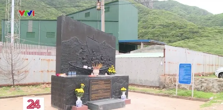 Di tích lịch sử bị ô nhiễm vì rác thải - Ảnh 2. Di tích lịch sử bị ô nhiễm vì rác thải - Ảnh 2.