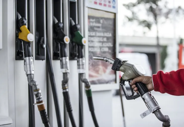 Các nước giúp Nga né lệnh cấm vận dầu diesel như thế nào? - Ảnh 3. Các nước giúp Nga né lệnh cấm vận dầu diesel như thế nào? - Ảnh 3.