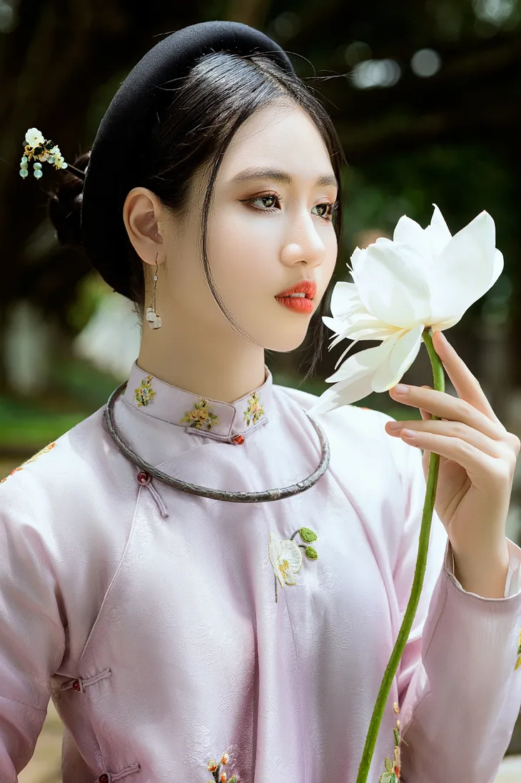 Quán quân mẫu nhí Minh Anh cuốn hút với trang phục truyền thống - Ảnh 6. Quán quân mẫu nhí Minh Anh cuốn hút với trang phục truyền thống - Ảnh 6.