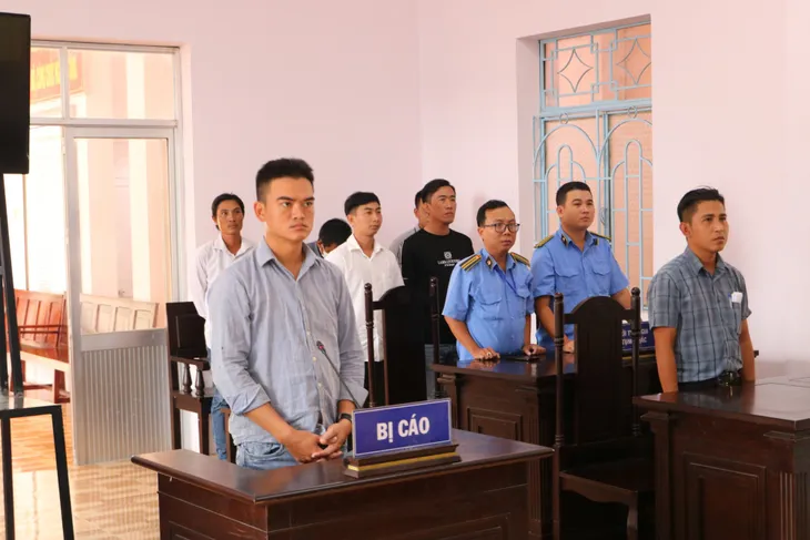 Hai năm tù cho người đàn ông giữ người trái pháp luật - Ảnh 1. Hai năm tù cho người đàn ông giữ người trái pháp luật - Ảnh 1.