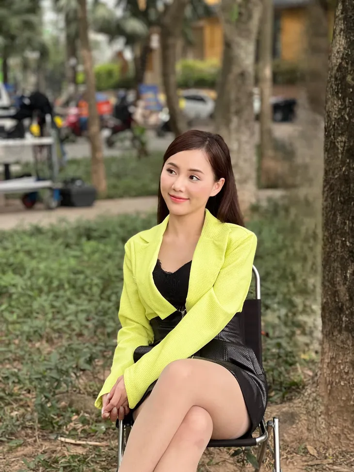 Loạt trang phục siêu lố của Mai Anh phim Nơi giấc mơ tìm về - Ảnh 4. Loạt trang phục siêu lố của Mai Anh phim Nơi giấc mơ tìm về - Ảnh 4.