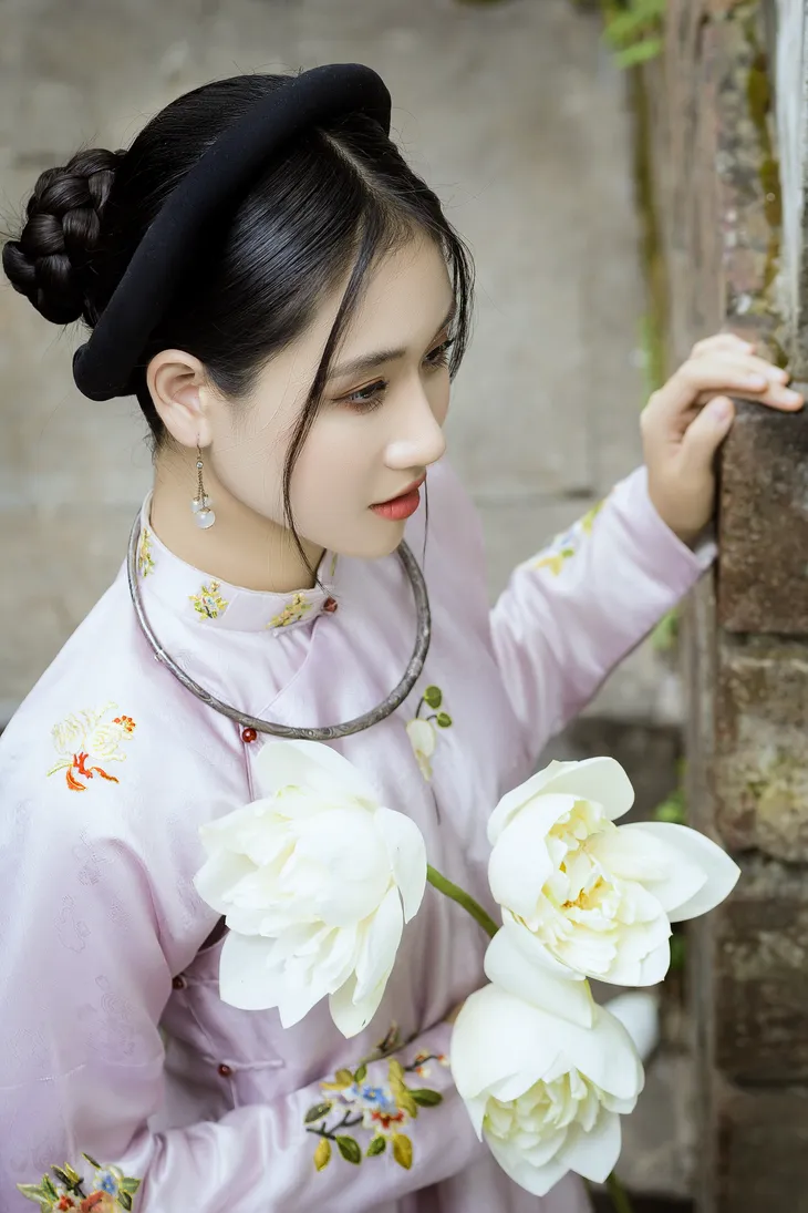 Quán quân mẫu nhí Minh Anh cuốn hút với trang phục truyền thống - Ảnh 2. Quán quân mẫu nhí Minh Anh cuốn hút với trang phục truyền thống - Ảnh 2.