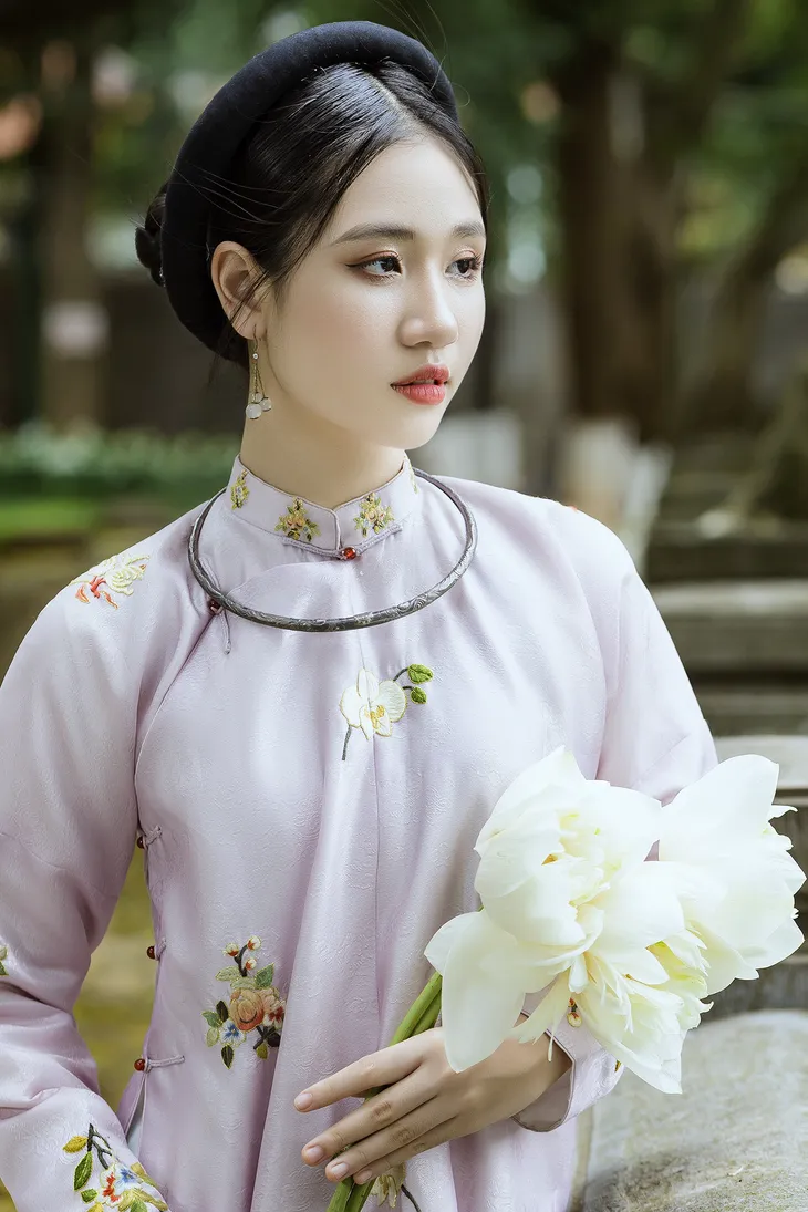 Quán quân mẫu nhí Minh Anh cuốn hút với trang phục truyền thống - Ảnh 4. Quán quân mẫu nhí Minh Anh cuốn hút với trang phục truyền thống - Ảnh 4.