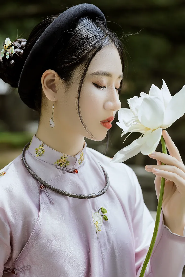 Quán quân mẫu nhí Minh Anh cuốn hút với trang phục truyền thống - Ảnh 5. Quán quân mẫu nhí Minh Anh cuốn hút với trang phục truyền thống - Ảnh 5.