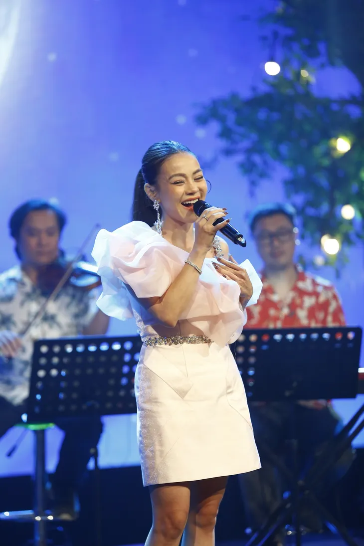 Vợ chồng nhạc trưởng Đồng Quang Vinh đến Hãy yêu nhau đi - Ảnh 4. Vợ chồng nhạc trưởng Đồng Quang Vinh đến Hãy yêu nhau đi - Ảnh 4.