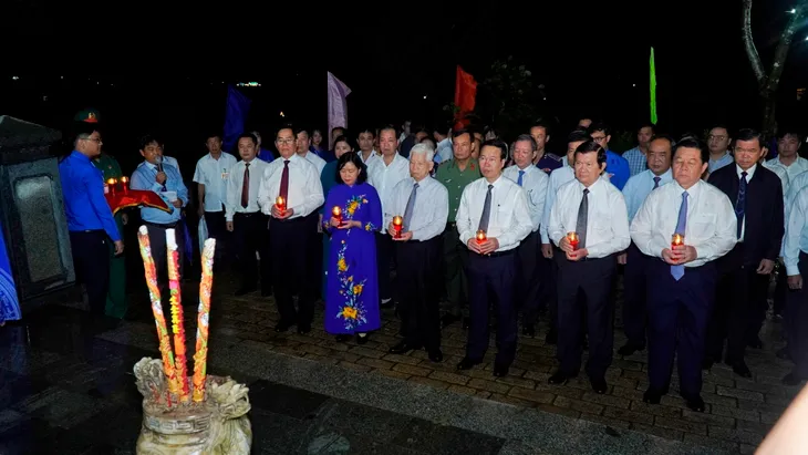 Chủ tịch nước dự cầu truyền hình kỷ niệm 76 năm ngày Thương binh liệt sĩ - Ảnh 1. Chủ tịch nước dự cầu truyền hình kỷ niệm 76 năm ngày Thương binh liệt sĩ - Ảnh 1.