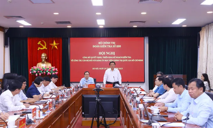Bộ Chính trị kiểm tra công tác cán bộ - Ảnh 2. Bộ Chính trị kiểm tra công tác cán bộ - Ảnh 2.