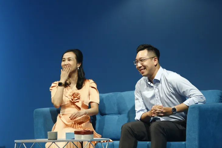 Vợ chồng nhạc trưởng Đồng Quang Vinh đến Hãy yêu nhau đi - Ảnh 2. Vợ chồng nhạc trưởng Đồng Quang Vinh đến Hãy yêu nhau đi - Ảnh 2.