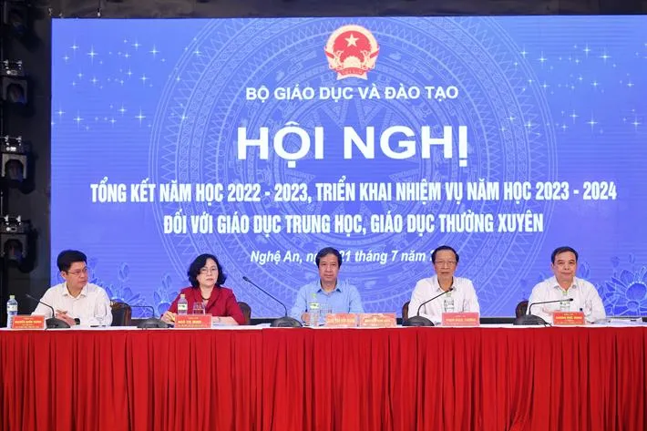 Bộ trưởng Nguyễn Kim Sơn: Bứt tốc cho đổi mới giáo dục - Ảnh 4. Bộ trưởng Nguyễn Kim Sơn: Bứt tốc cho đổi mới giáo dục - Ảnh 4.