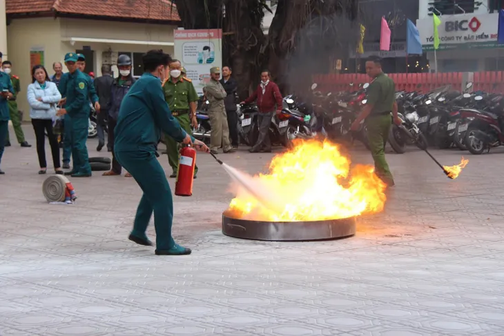 Lâm Đồng: Nỗ lực phủ sóng bình chữa cháy đến từng hộ dân - Ảnh 3. Lâm Đồng: Nỗ lực phủ sóng bình chữa cháy đến từng hộ dân - Ảnh 3.