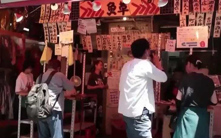 Lạm phát gây áp lực lớn cho người tiêu dùng Nhật Bản - Ảnh 1. Lạm phát gây áp lực lớn cho người tiêu dùng Nhật Bản - Ảnh 1.