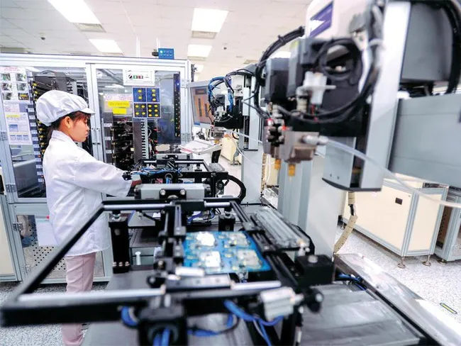 FDI toàn cầu bị ảnh hưởng bởi những cơn gió ngược - Ảnh 2. FDI toàn cầu bị ảnh hưởng bởi những cơn gió ngược - Ảnh 2.
