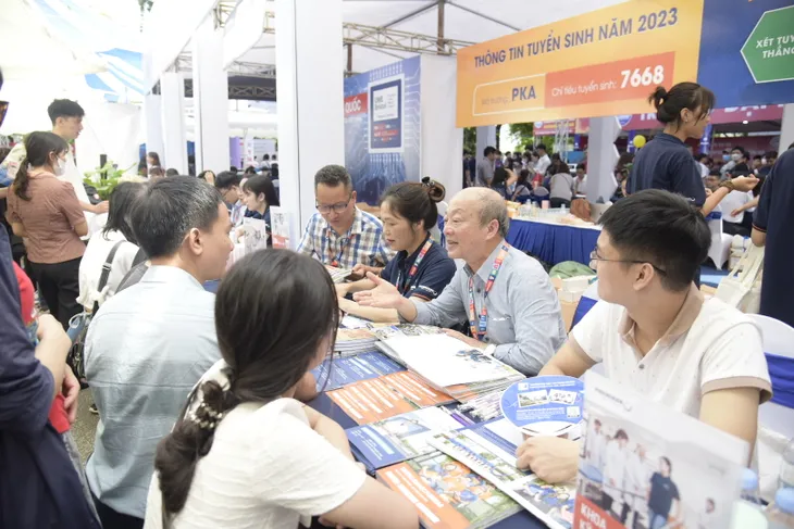 Đăng ký xét tuyển 2023: Không nên ‘bỏ trứng vào 1 giỏ’, cần có chiến thuật chọn trúng, chọn đúng - Ảnh 9. Đăng ký xét tuyển 2023: Không nên ‘bỏ trứng vào 1 giỏ’, cần có chiến thuật chọn trúng, chọn đúng - Ảnh 9.