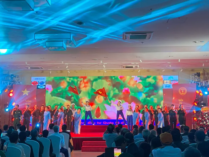 Tôn vinh người có công - xoa dịu nỗi đau da cam - Ảnh 1. Tôn vinh người có công - xoa dịu nỗi đau da cam - Ảnh 1.