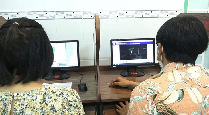 Thi lái xe ô tô mô phỏng, nhiều học viên trượt sát hạch - Ảnh 1. Thi lái xe ô tô mô phỏng, nhiều học viên trượt sát hạch - Ảnh 1.