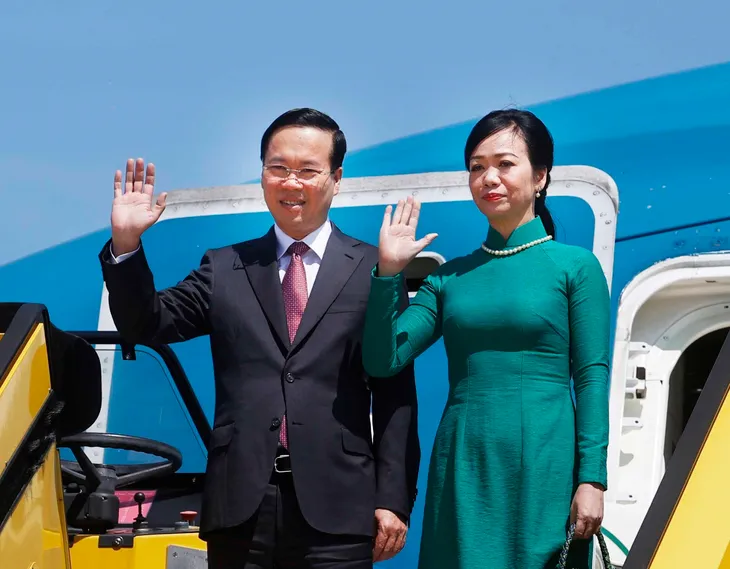 Chủ tịch nước Võ Văn Thưởng tới Vienna, bắt đầu thăm chính thức CH Áo - Ảnh 1. Chủ tịch nước Võ Văn Thưởng tới Vienna, bắt đầu thăm chính thức CH Áo - Ảnh 1.