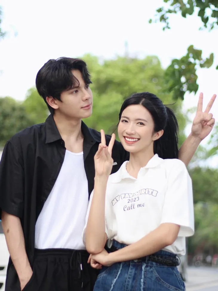 Món quà của cha: Thái Vũ điển trai, Ngọc Huyền nhí nhảnh trên phim trường - Ảnh 10. Món quà của cha: Thái Vũ điển trai, Ngọc Huyền nhí nhảnh trên phim trường - Ảnh 10.