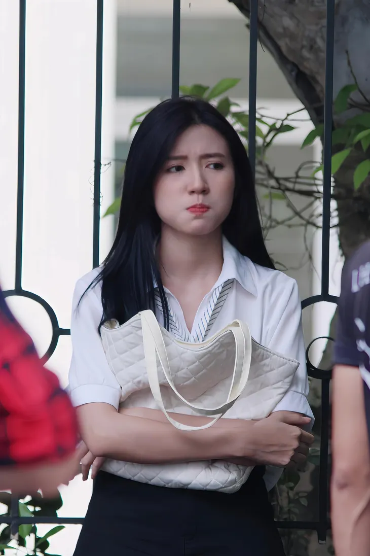 Món quà của cha: Thái Vũ điển trai, Ngọc Huyền nhí nhảnh trên phim trường - Ảnh 5. Món quà của cha: Thái Vũ điển trai, Ngọc Huyền nhí nhảnh trên phim trường - Ảnh 5.