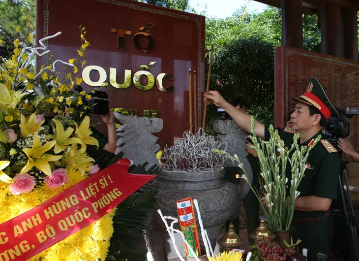 Đại tướng Phan Văn Giang kiểm tra, làm việc tại Quân chủng Phòng không - Không quân và Bộ Tư lệnh Quân đoàn 2 - Ảnh 1. Đại tướng Phan Văn Giang kiểm tra, làm việc tại Quân chủng Phòng không - Không quân và Bộ Tư lệnh Quân đoàn 2 - Ảnh 1.