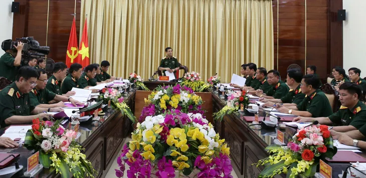 Đại tướng Phan Văn Giang kiểm tra, làm việc tại Quân chủng Phòng không - Không quân và Bộ Tư lệnh Quân đoàn 2 - Ảnh 3. Đại tướng Phan Văn Giang kiểm tra, làm việc tại Quân chủng Phòng không - Không quân và Bộ Tư lệnh Quân đoàn 2 - Ảnh 3.