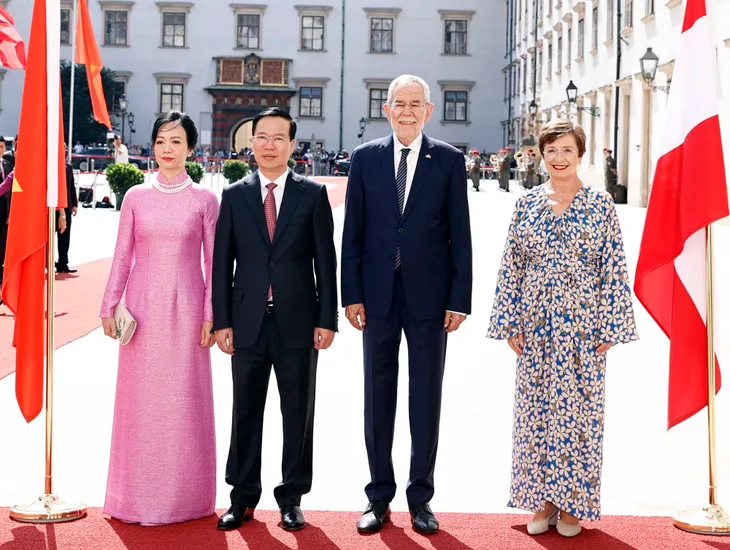 Lễ đón chính thức Chủ tịch nước Võ Văn Thưởng thăm CH Áo - Ảnh 2. Lễ đón chính thức Chủ tịch nước Võ Văn Thưởng thăm CH Áo - Ảnh 2.