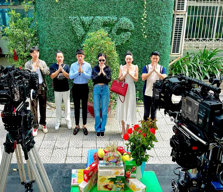 Phim mới VFC: Cá đông lạnh Bảo Anh có thêm Mù tạt Huyền Trang - Ảnh 5. Phim mới VFC: Cá đông lạnh Bảo Anh có thêm Mù tạt Huyền Trang - Ảnh 5.