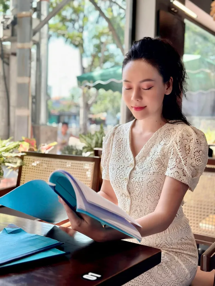 Phim mới VFC: Cá đông lạnh Bảo Anh có thêm Mù tạt Huyền Trang - Ảnh 8. Phim mới VFC: Cá đông lạnh Bảo Anh có thêm Mù tạt Huyền Trang - Ảnh 8.