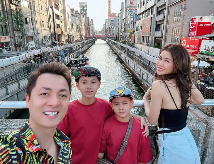 Đức Phúc bị đánh te tua, mẹ con Thảo Trang đến chơi nhà Hồng Nhung tại Pháp - Ảnh 8. Đức Phúc bị đánh te tua, mẹ con Thảo Trang đến chơi nhà Hồng Nhung tại Pháp - Ảnh 8.